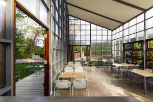 Không gian được cấu thành từ nhiều hệ mô đun đơn giản nhưng đem lại hiệu quả thẩm mỹ cao