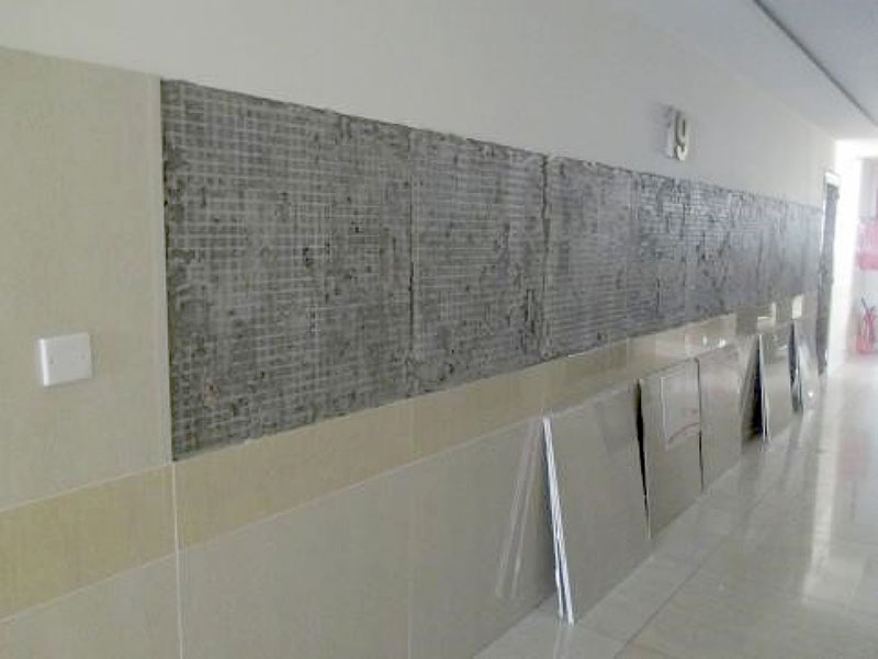  gạch ốp tường bị bong tróc