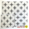 Gạch 30x30 hoa 4 cánh đường chéo đen